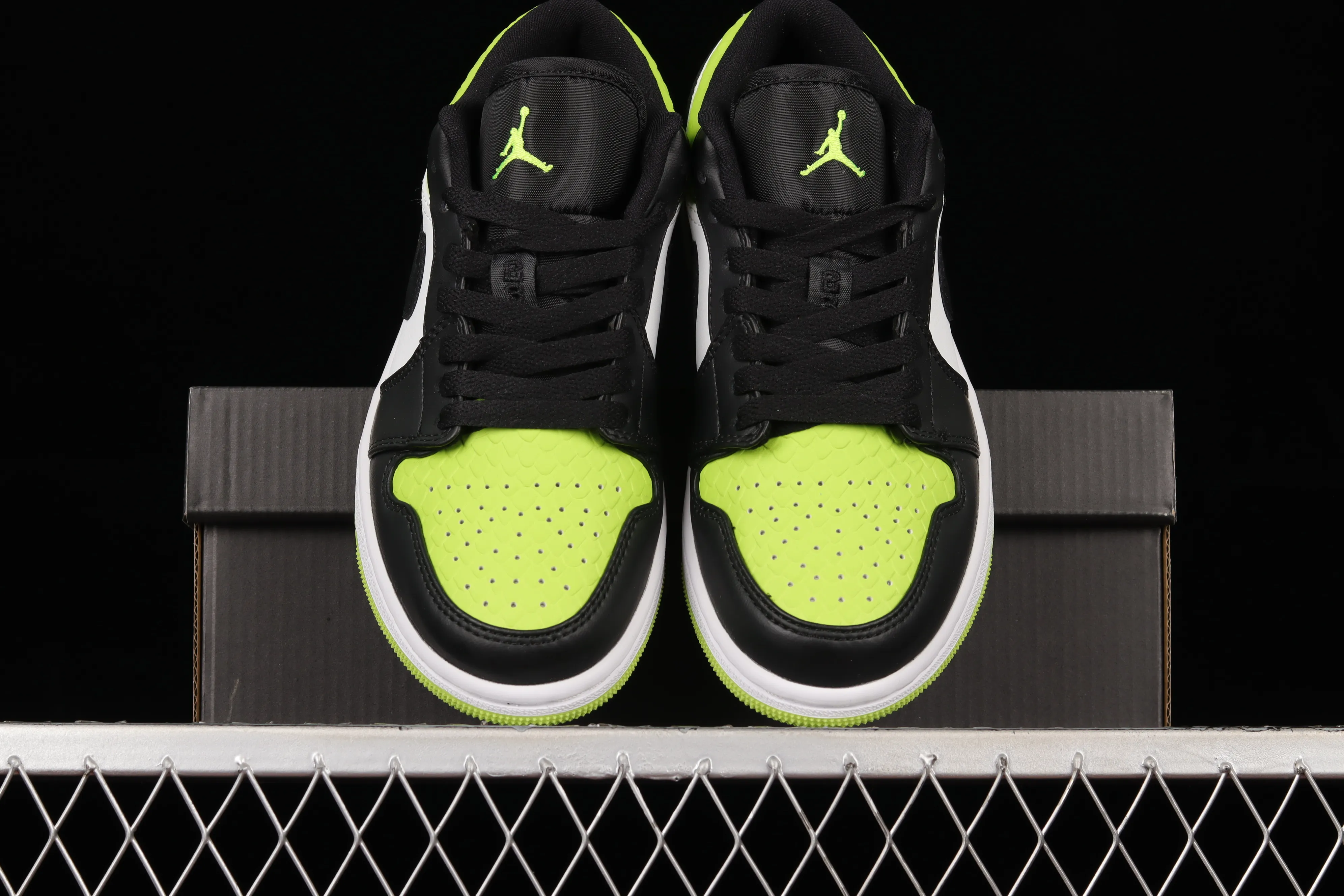 All categories Air Jordan Jordan series basketball shoes Air Jordan 1 Low Z version Air Jordan 1 Low AJ1 Joe 1 Green Snake Low-top cultural basketball shoes DX4446-301